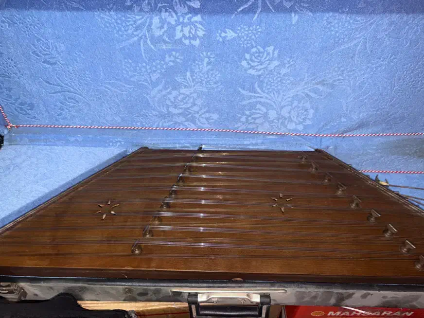 سنتور|سازهای سنتی|شاهین‌شهر, مسکن مهر|دیوار