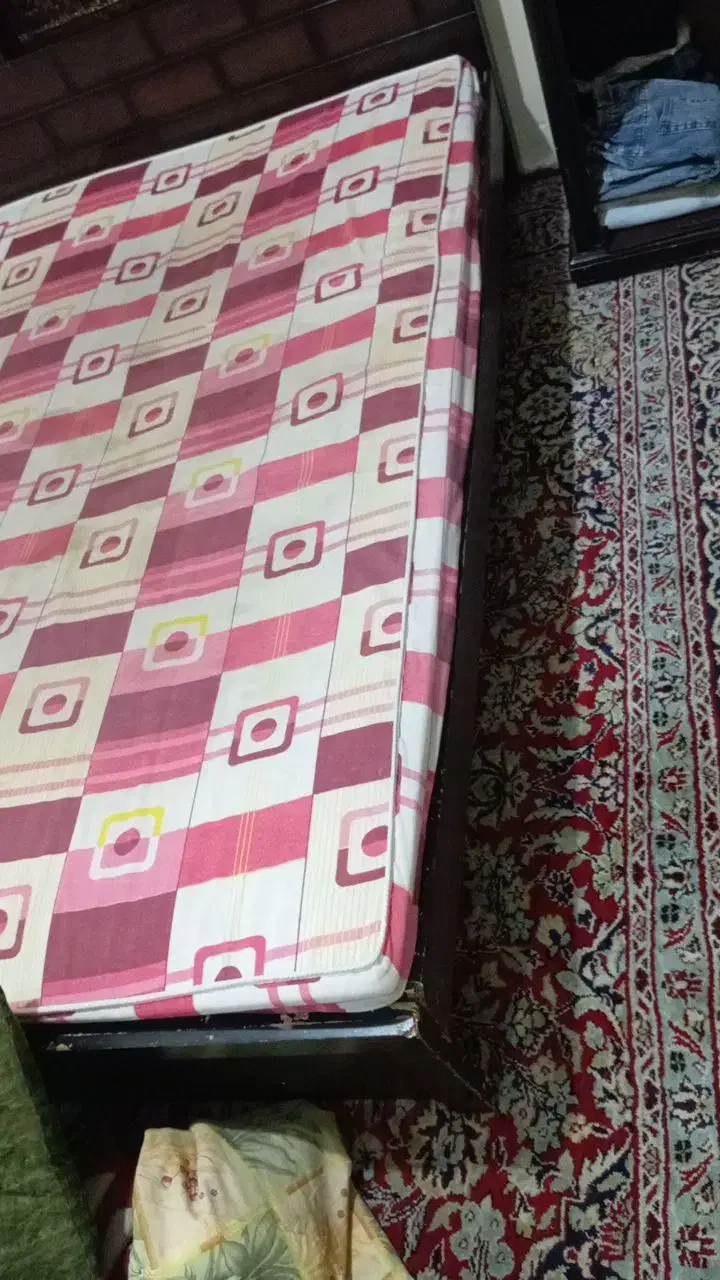 تخت دو نفره چوبی سالم|تخت و سرویس خواب|رضویه, |دیوار