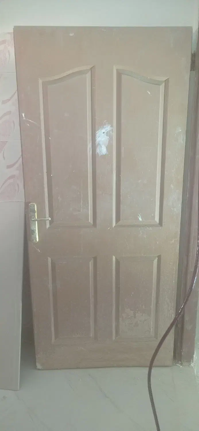 درب اتاق کاملا سالم و محکم به همراه قفل و کلید|مصالح و تجهیزات ساختمان|ایذه, |دیوار