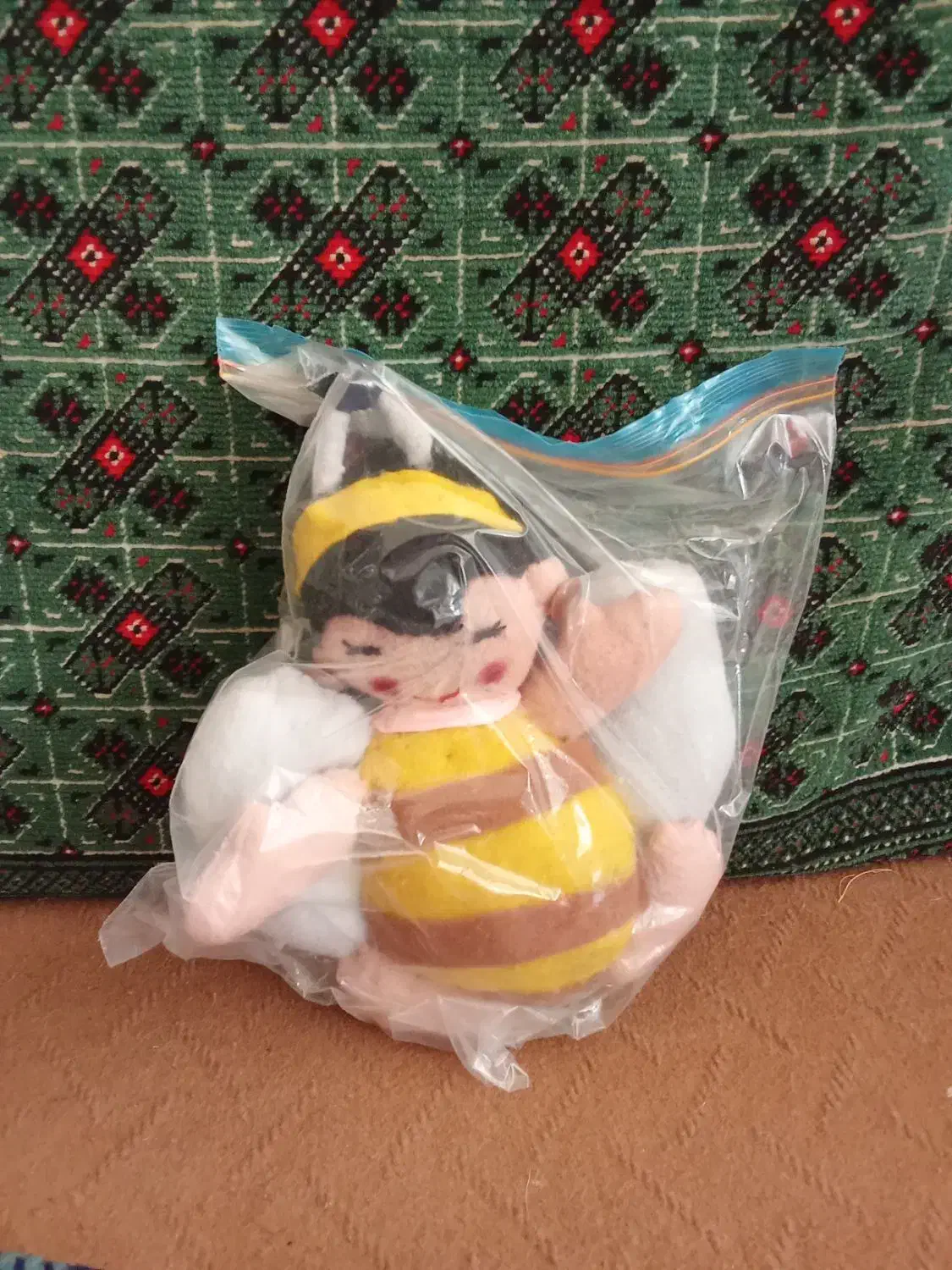 عروسک.|اسباببازی بچه|شیروان (خراسان), |دیوار