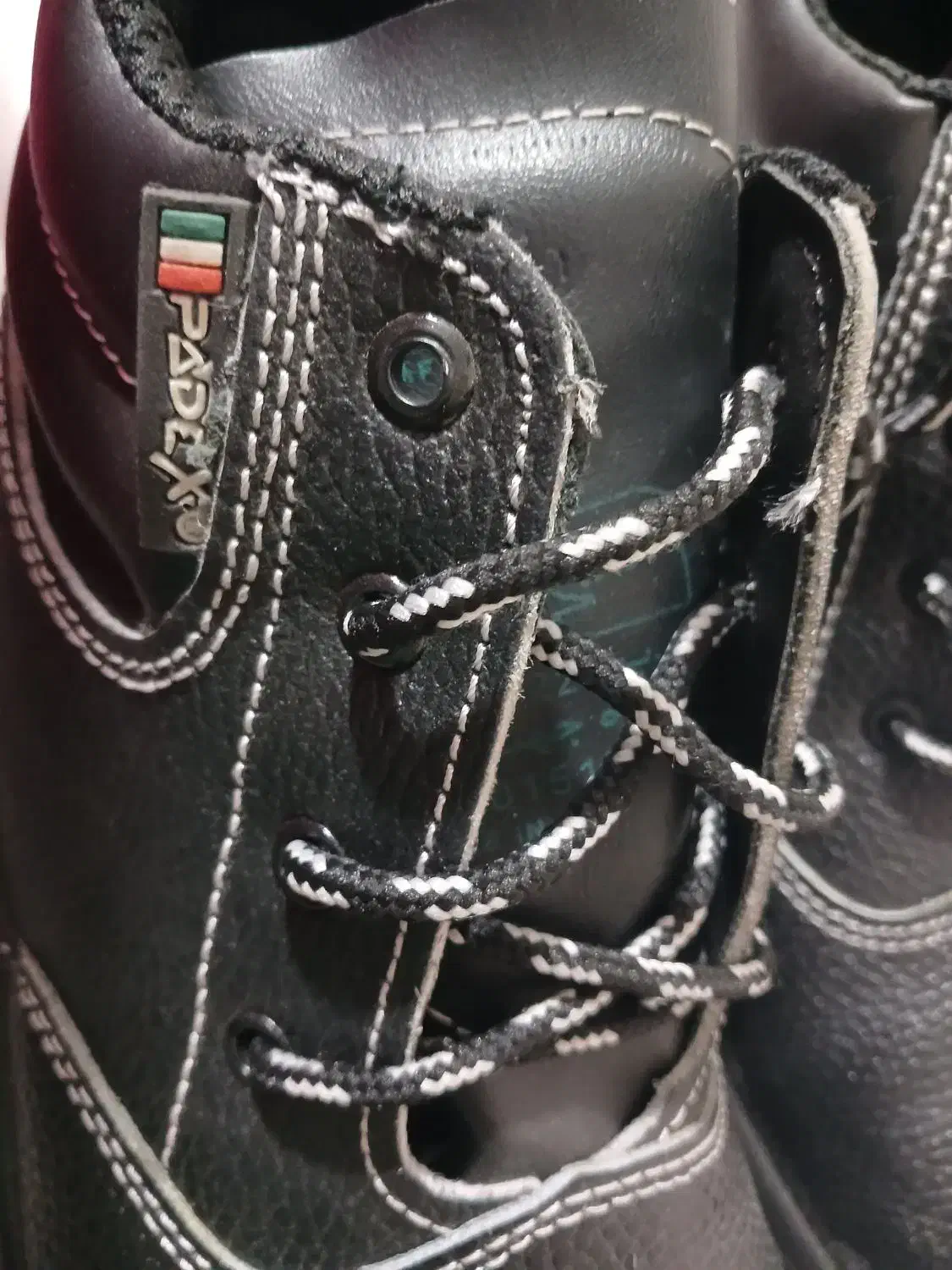 بوت نو|کیف، کفش، کمربند|چمران, |دیوار