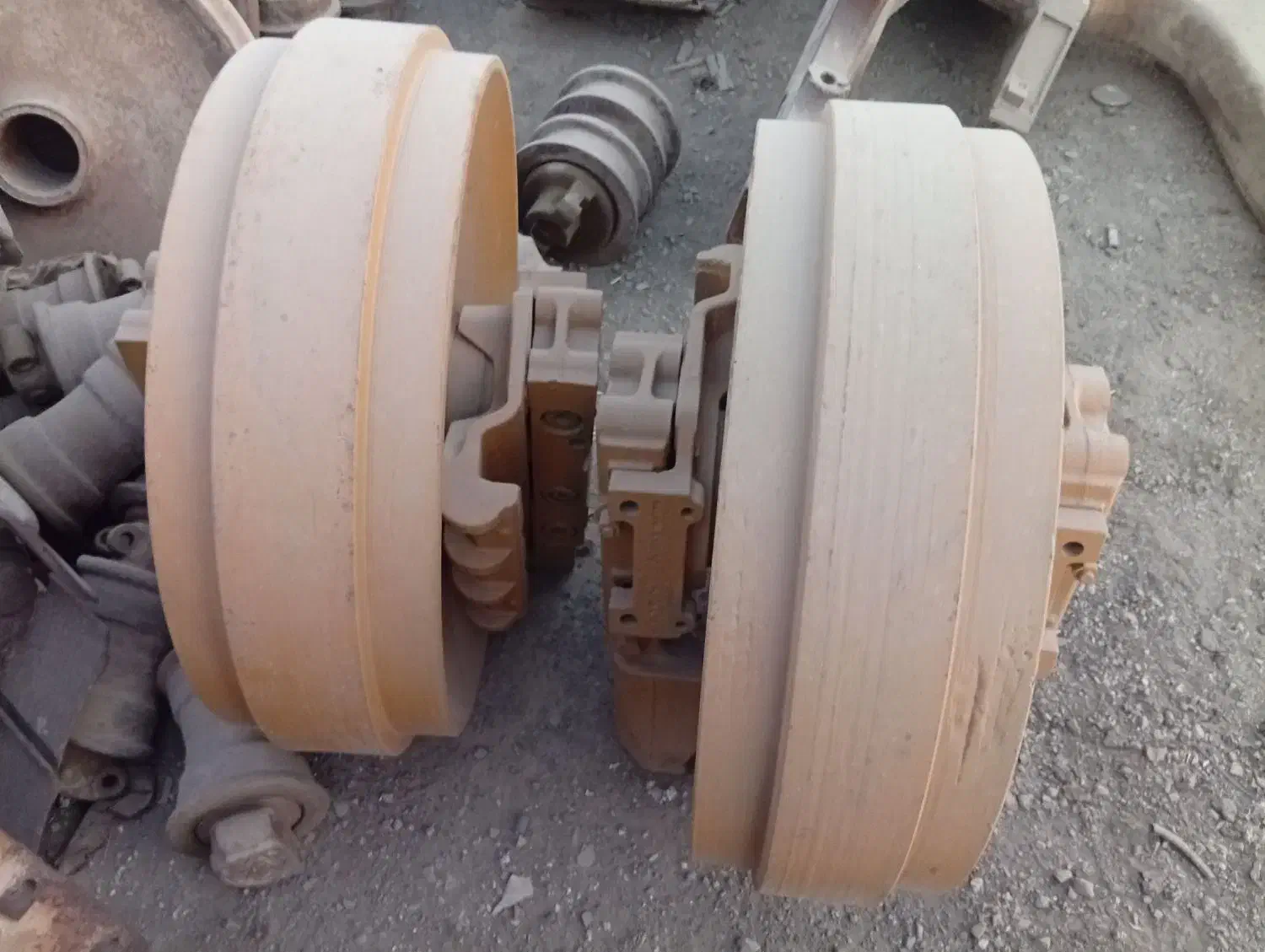 لوازم زیربندی بیل و بلدوزر کوماتسو کاترپیلار|حراج|تهران, آذری|دیوار