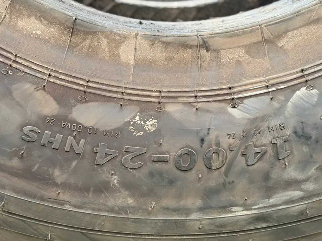 لاستیک گریدر وارداتی 14/24|قطعات یدکی و لوازم جانبی|مشهد, اروند|دیوار