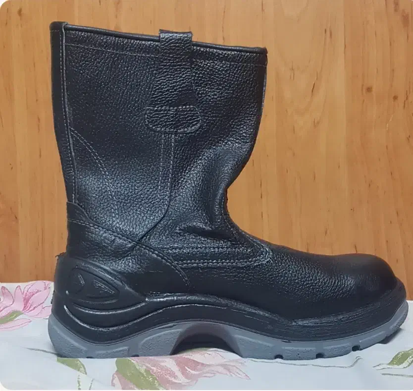 پوتین ایمنی فروش ویژه|کیف، کفش، کمربند|شاهینشهر, عطار|دیوار