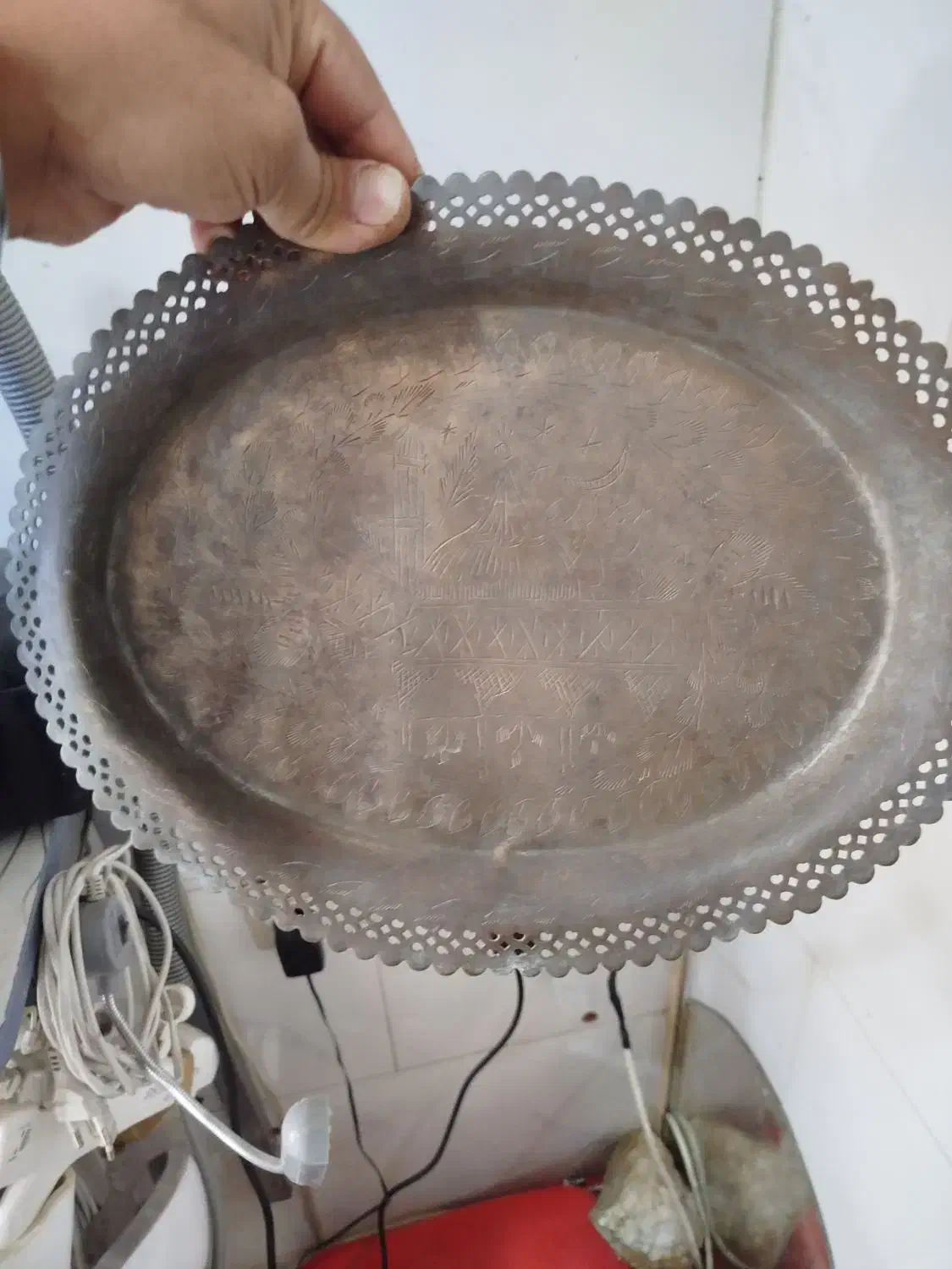 سینی مسی|کلکسیون اشیاء عتیقه|شیراز, کوشک میدان|دیوار