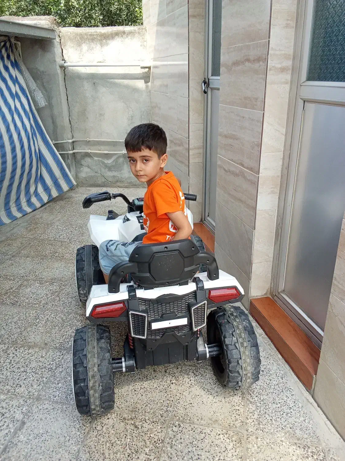 ماشین شارژی سالم|اسباببازی بچه|گرگان, |دیوار