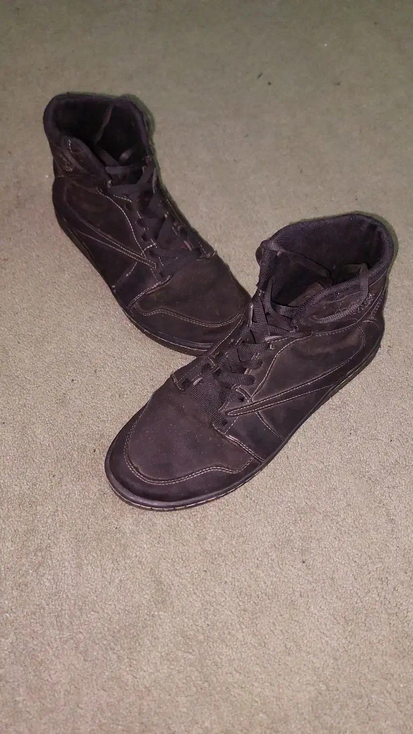 کتونی|کیف، کفش، کمربند|شلمان, |دیوار