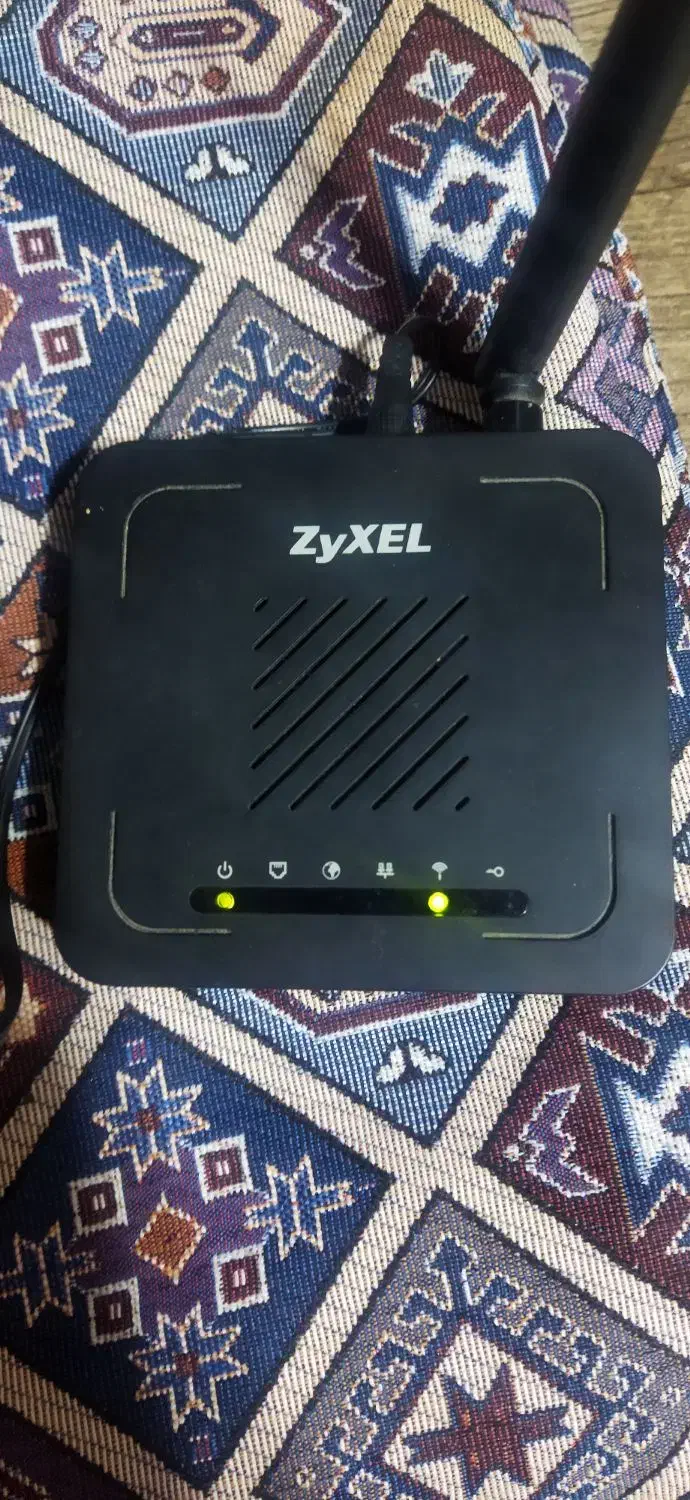 مودم زایکسل کاملا سالم به همراه آداپتور|مودم و تجهیزات شبکه|فومن, |دیوار