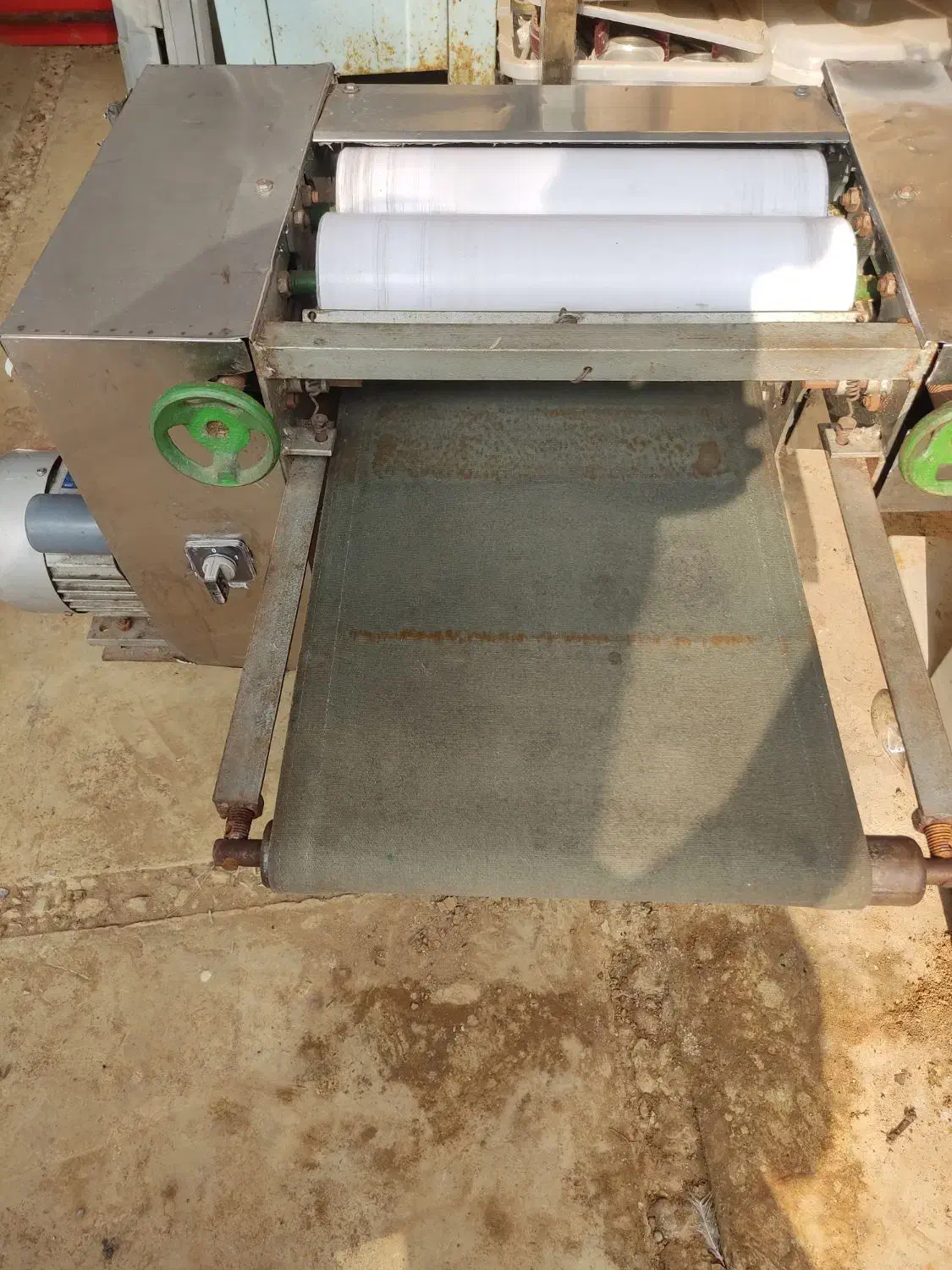 خمیر پهن کن مارک قهرمان|کافی‌شاپ و رستوران|رشت, لاکان|دیوار