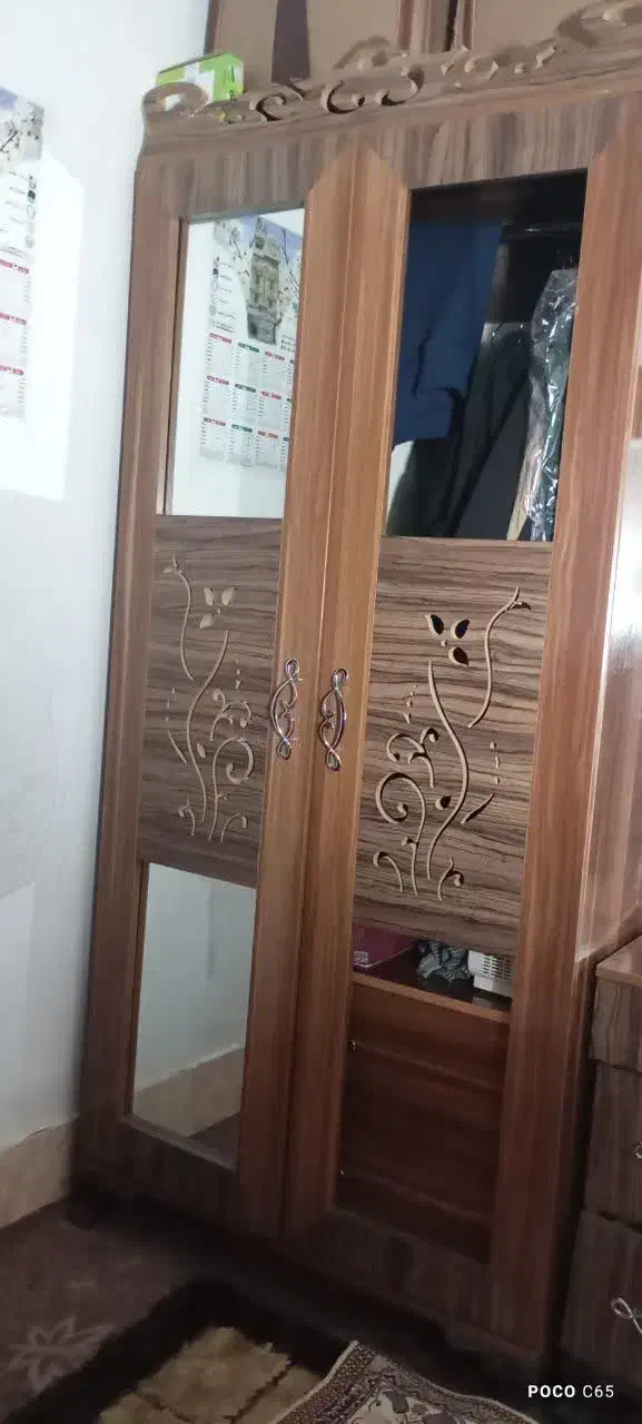 کمد لباس MDF و میز آرایش قهوهای|جاکفشی، کمد، دراور|قم, نیروگاه|دیوار