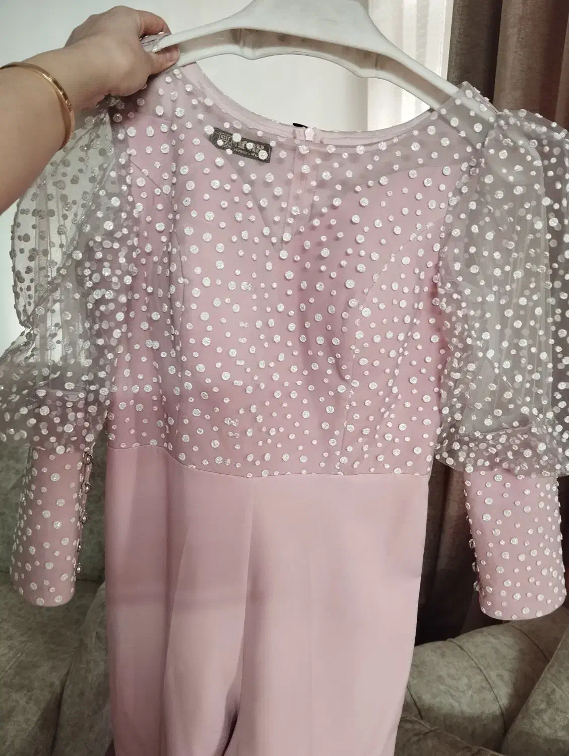 لباس نو|لباس|مشهد, دانشجو|دیوار