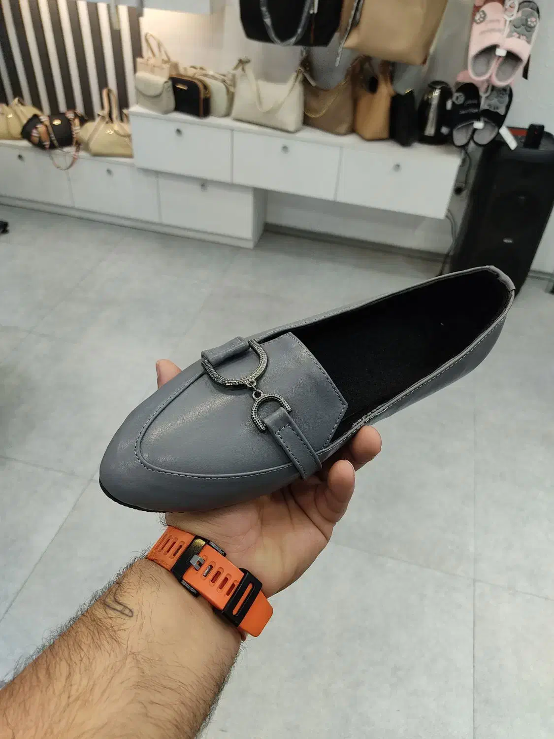 کفش زیر قیمت به دلیل جمع اوری|کیف، کفش، کمربند|شیراز, شهرک استقلال|دیوار