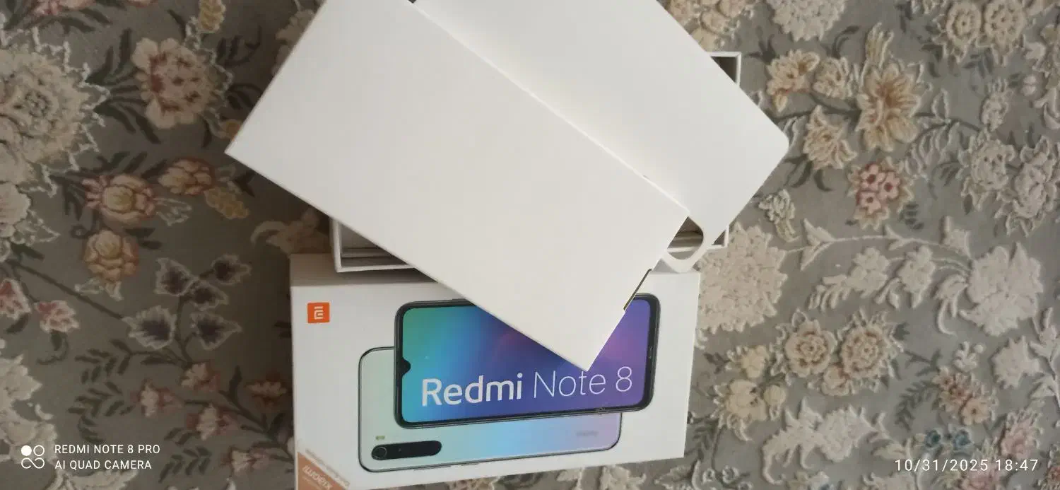 گوشی و کارتون خالی گوشی شیائومی|موبایل|رباط‌کریم, رباط‌کریم|دیوار