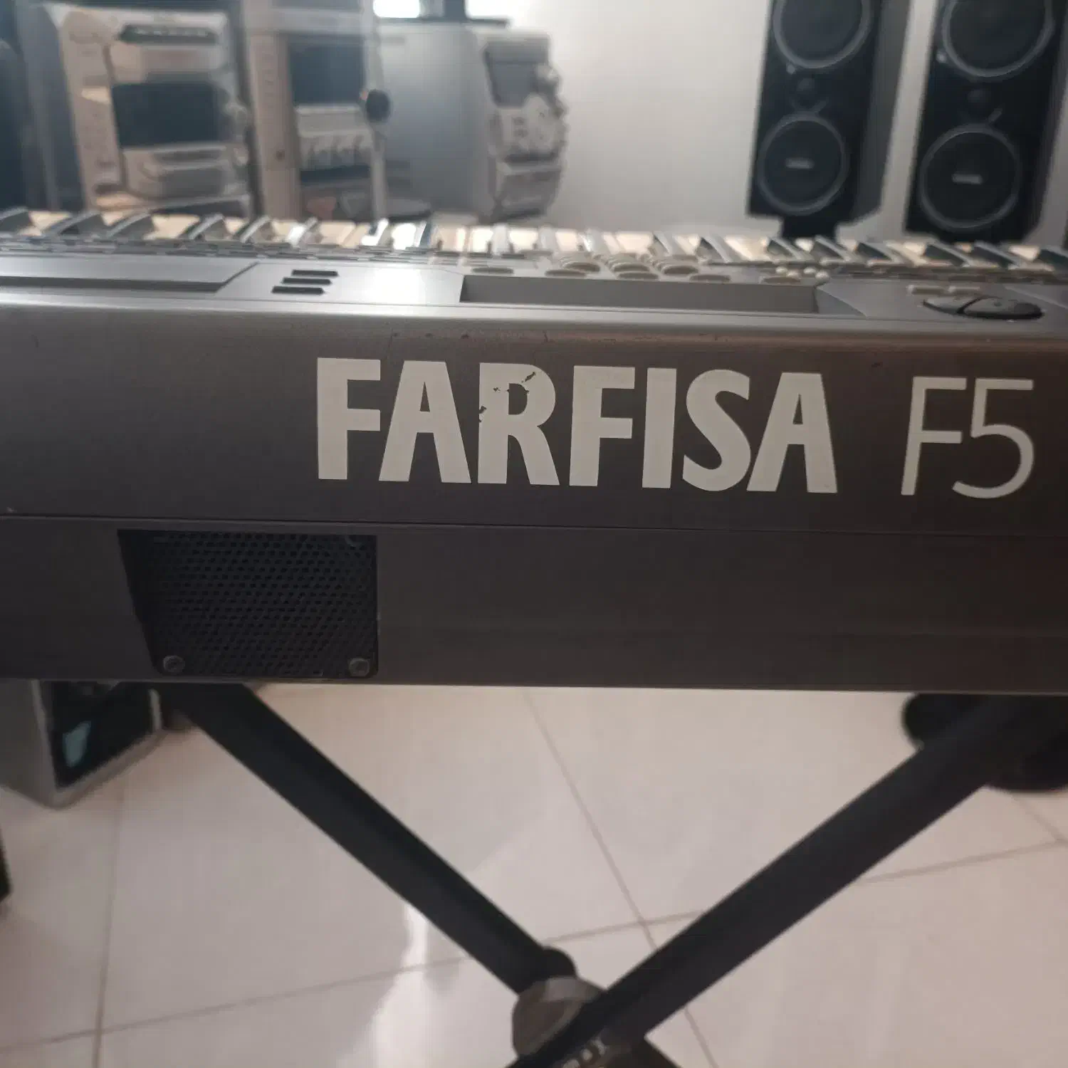 ارگ ایتالیایی|پیانو، کیبورد، آکاردئون|پرند, فاز ۵|دیوار