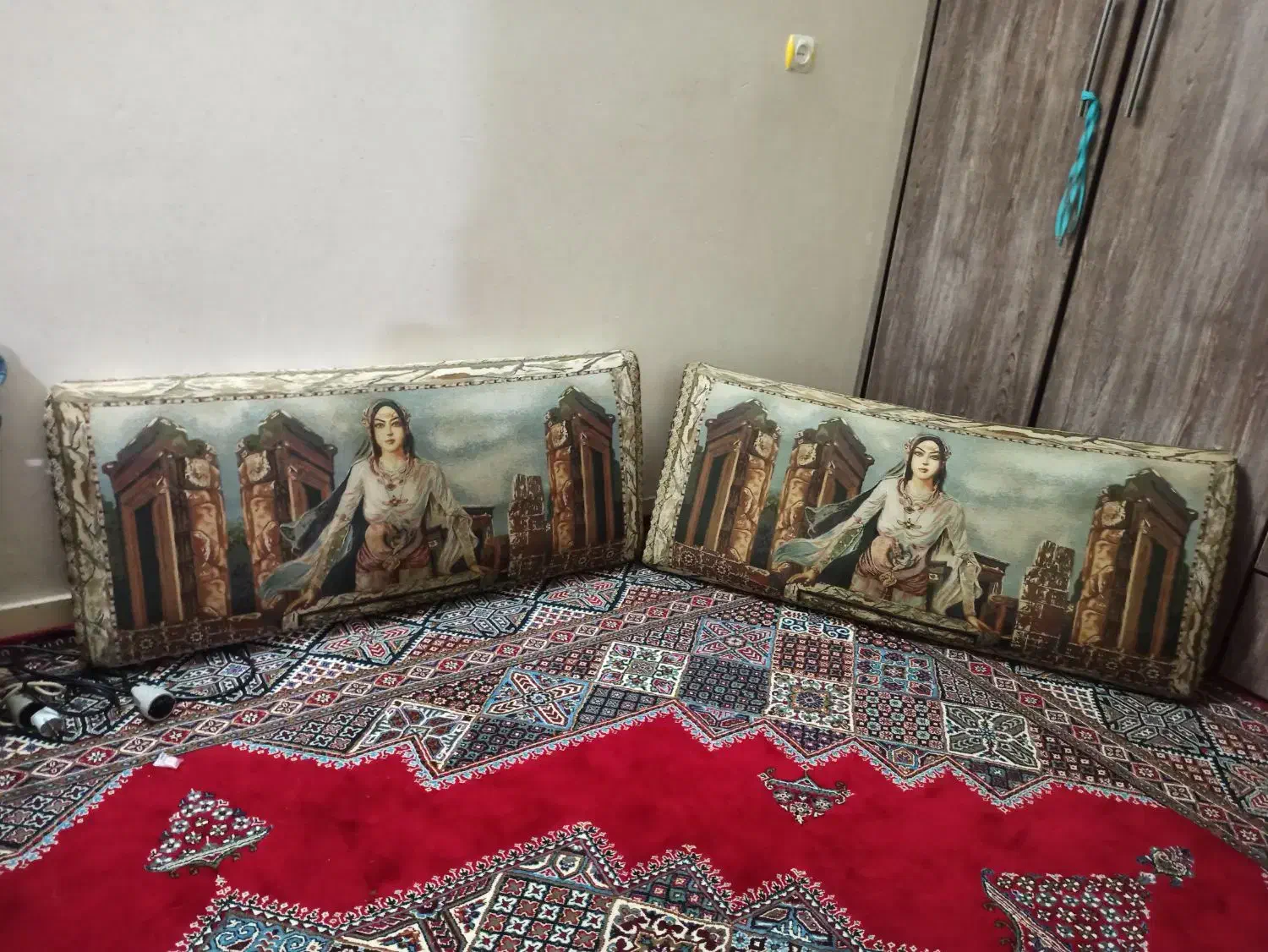 دوعددپشتی|پشتی|اهواز, فرهنگ شهر|دیوار