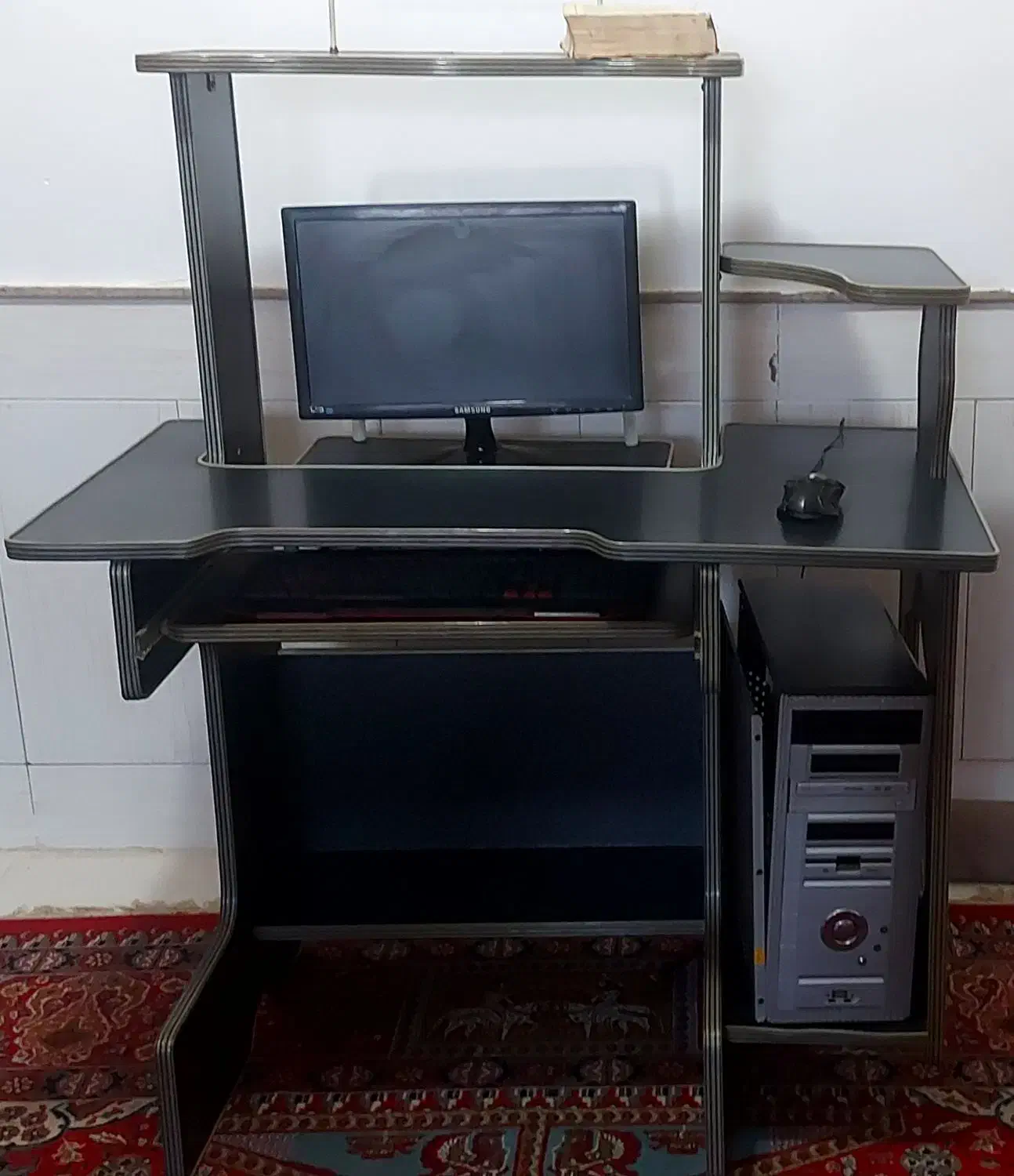 میز کامپیوتر|میز تحریر و کامپیوتر|نیشابور, گنبد سبز|دیوار