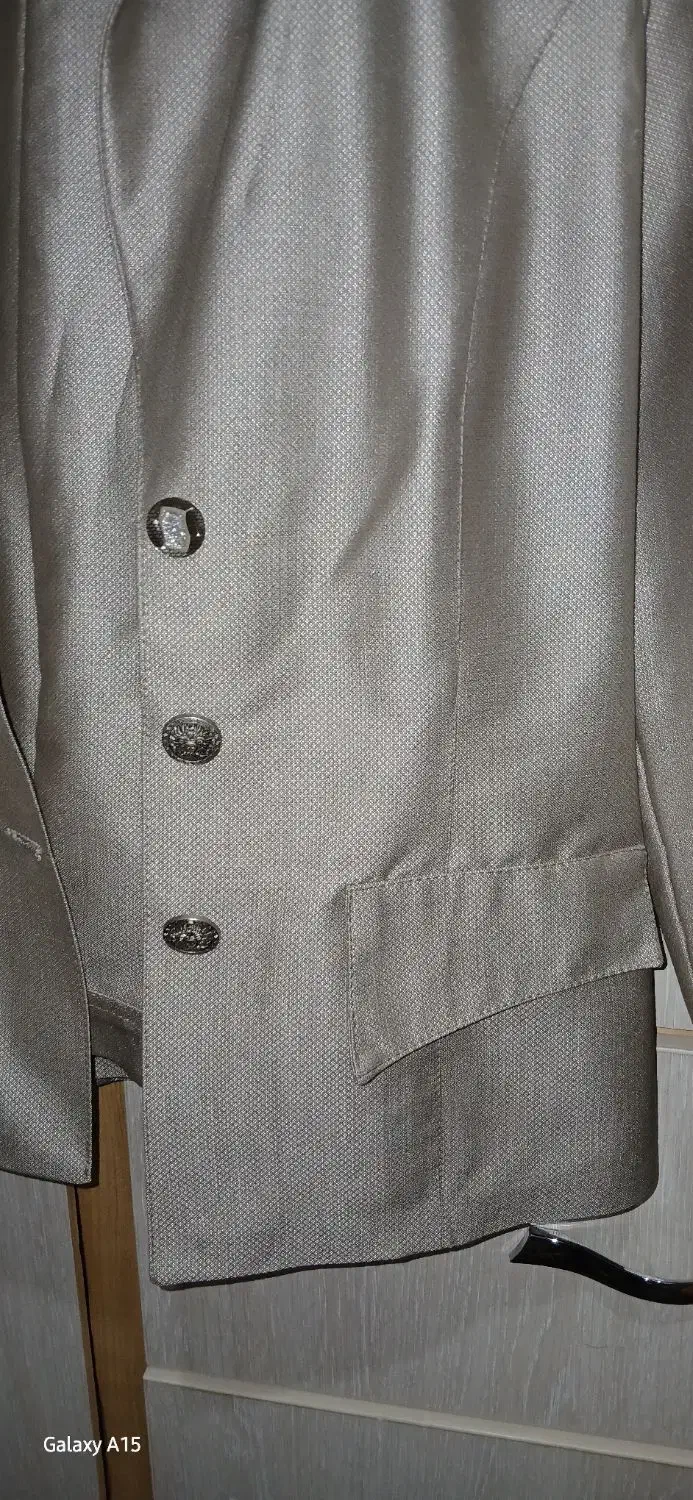 کت شلوار زنانه|لباس|شیراز, مبعث|دیوار