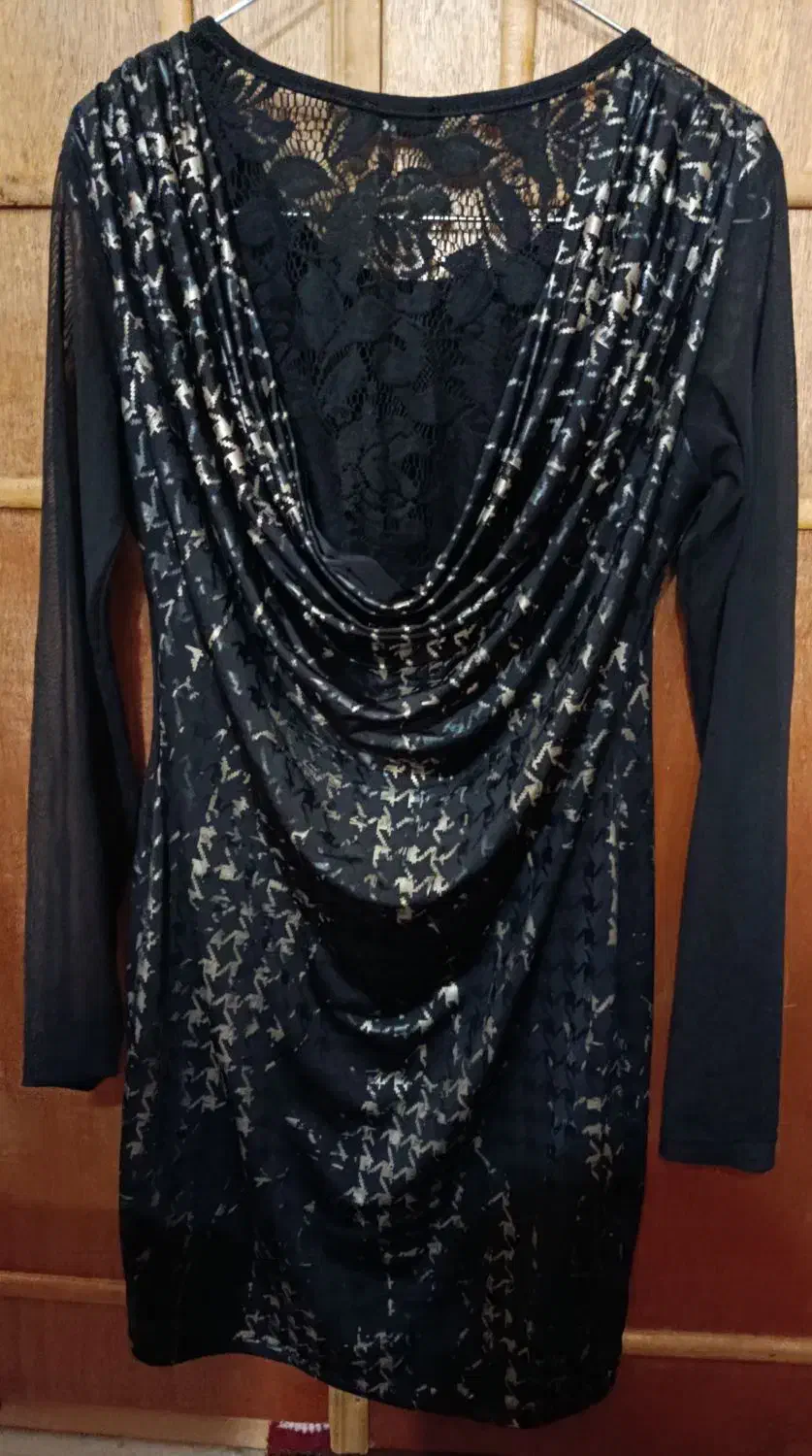 لباس مجلسی|لباس|میانه, |دیوار