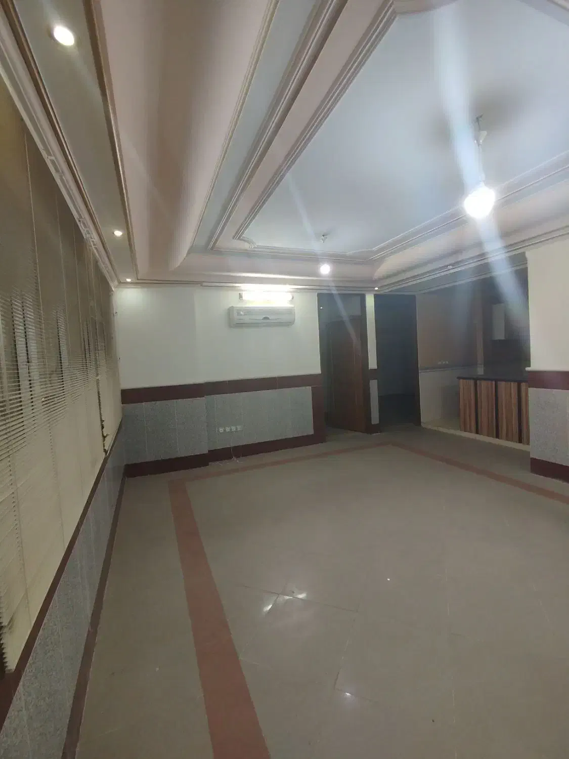 واحد۸۵ متری ساختمان پزشکان/ امیرالمومنین|اجارهٔ دفتر کار، اتاق اداری، مطب|زاهدان, |دیوار