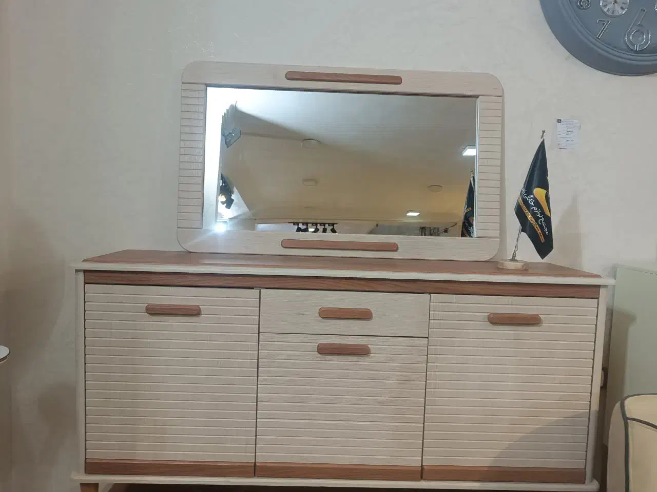 آینه کنسول مینیمال کرم گردویی زرکالا|بوفه، ویترین، کنسول|یاسوج, |دیوار