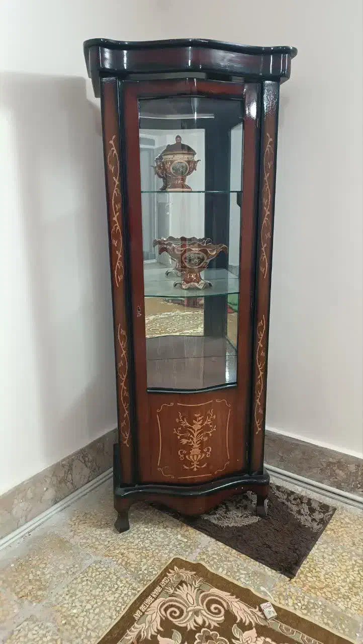 گنجه وکمد وسایل داخل گنجه فروشی نمی باشد|بوفه، ویترین، کنسول|مشهد, یاس|دیوار