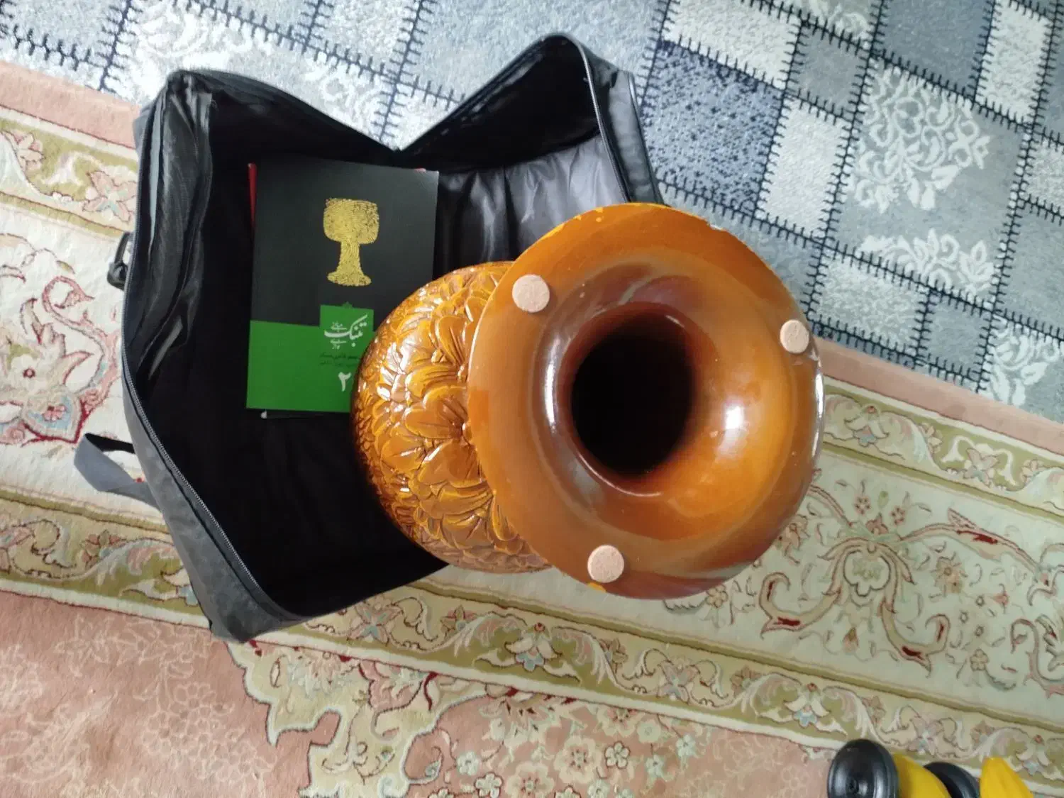 تنبک در حد نو با کتابهای آموزشی|سازهای سنتی|لار, |دیوار