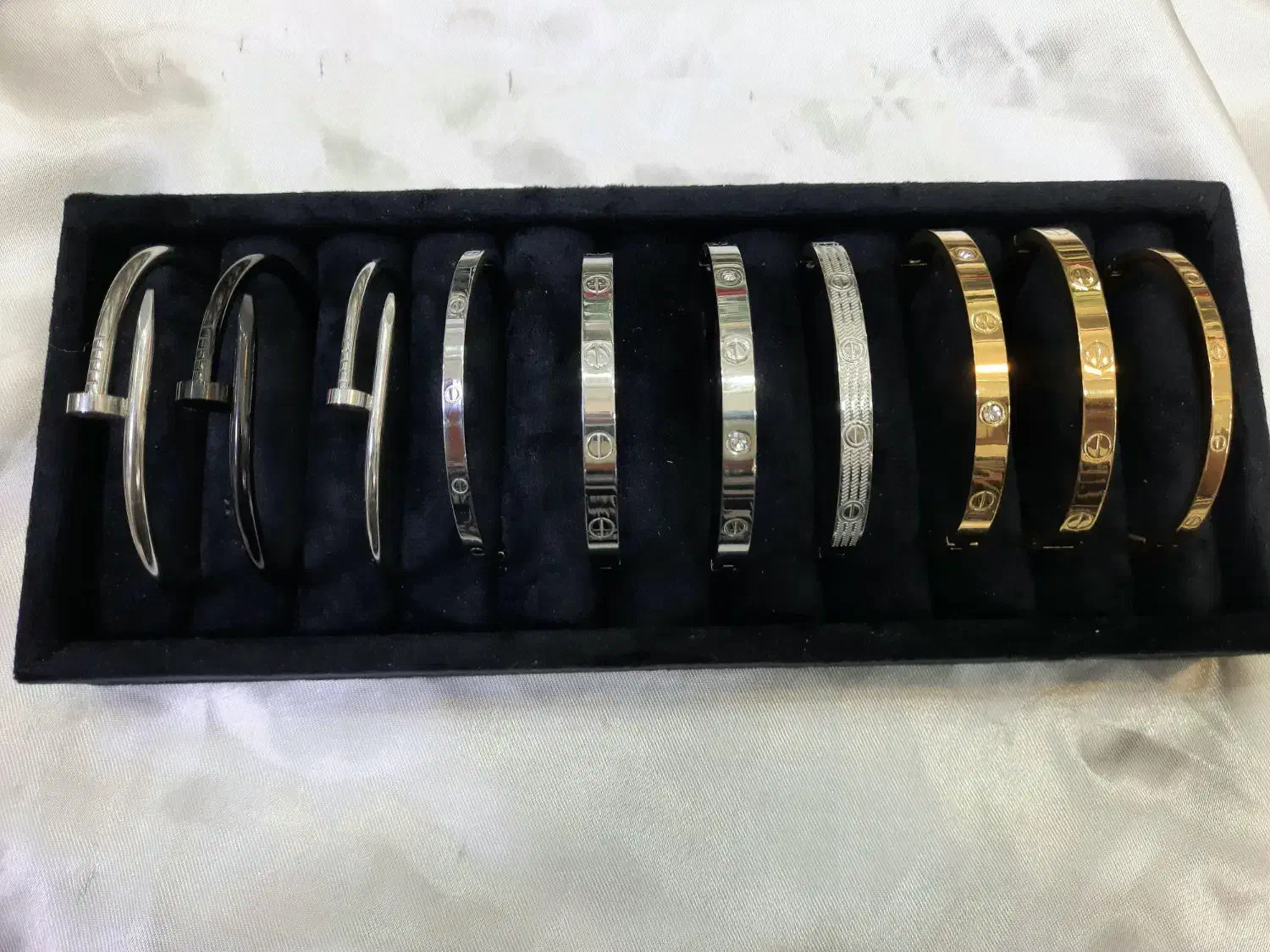 دستبند النگویی کارتیر دارای طرح های متفاوت بدلیجات|بدلیجات|قم, ارم|دیوار