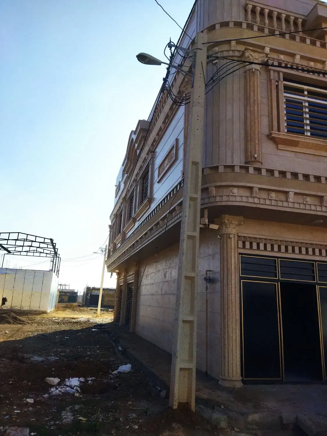 ساختمان مسکونی شهرک رجاییاخر خیابان حافظ|فروش خانه و ویلا|کوهدشت, |دیوار