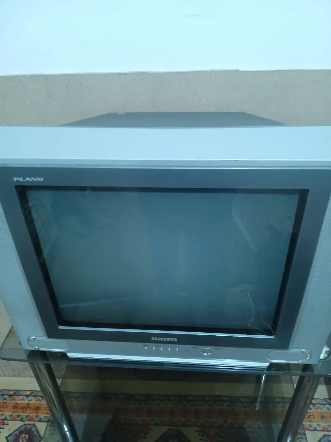 تلویزیون بیست ویک اینج سامسونگ با میز شیشه ای|تلویزیون و پروژکتور|یزد, |دیوار