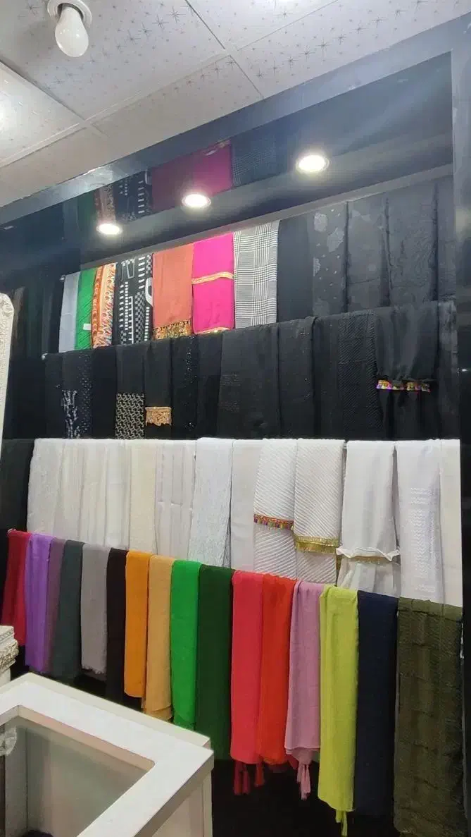 شال و روسری قیمت مناسب|لباس|شیراز, لب آب|دیوار