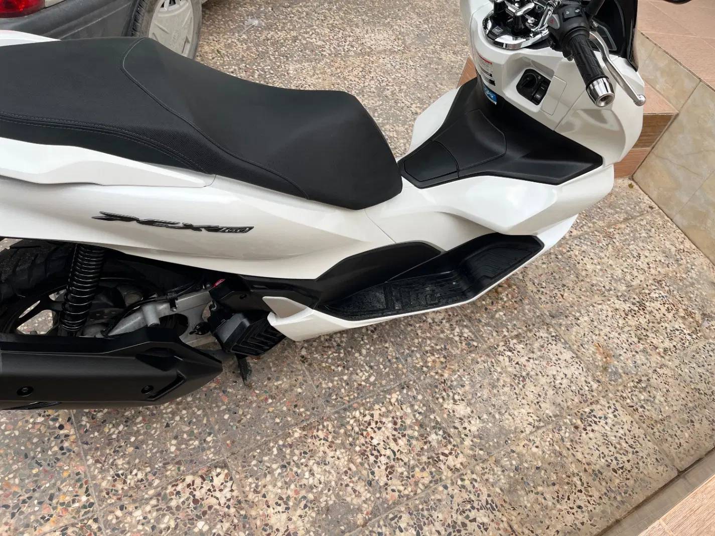 Pcx160|موتورسیکلت|چغادک, |دیوار