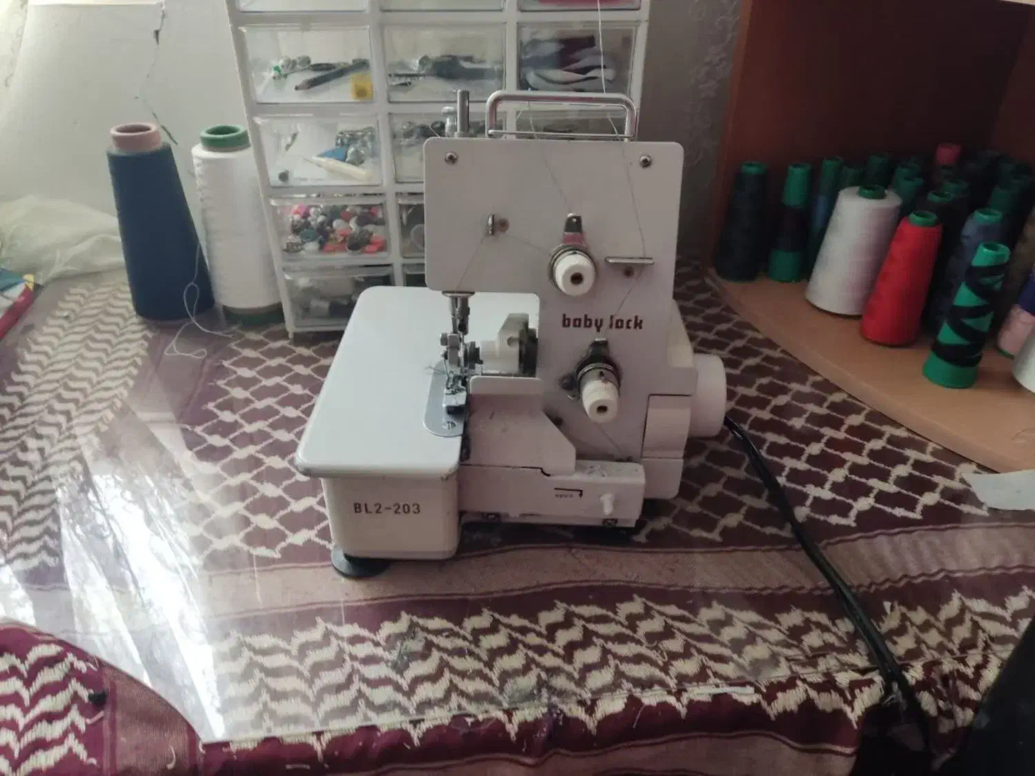 سردوز دو نخ|چرخ خیاطی و ریسندگی|گلبهار, شهر جدید گلبهار|دیوار