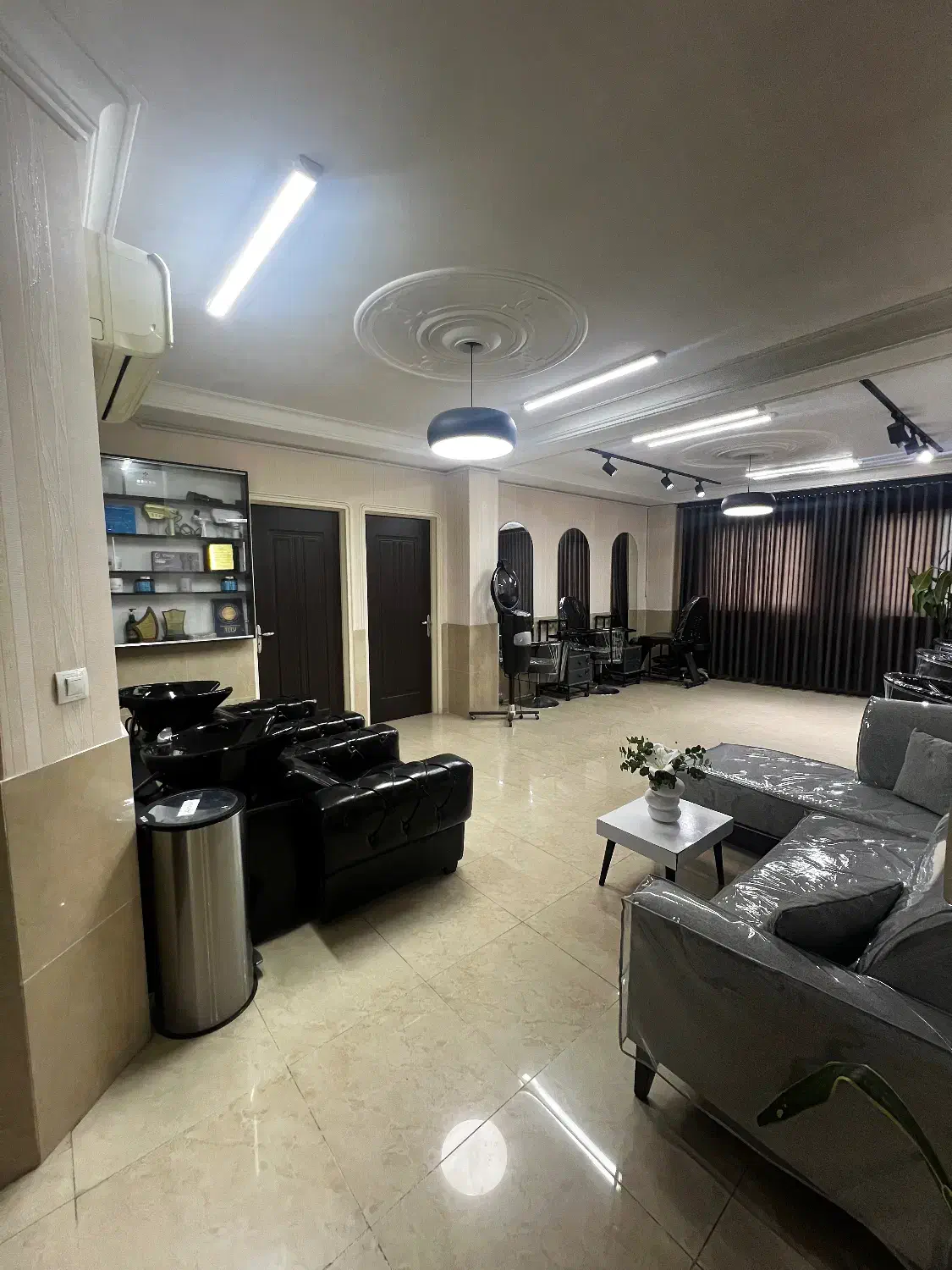 صندلی به لاین های زیبایی|خدمات آرایشگری و زیبایی|رشت, نیکمرام|دیوار