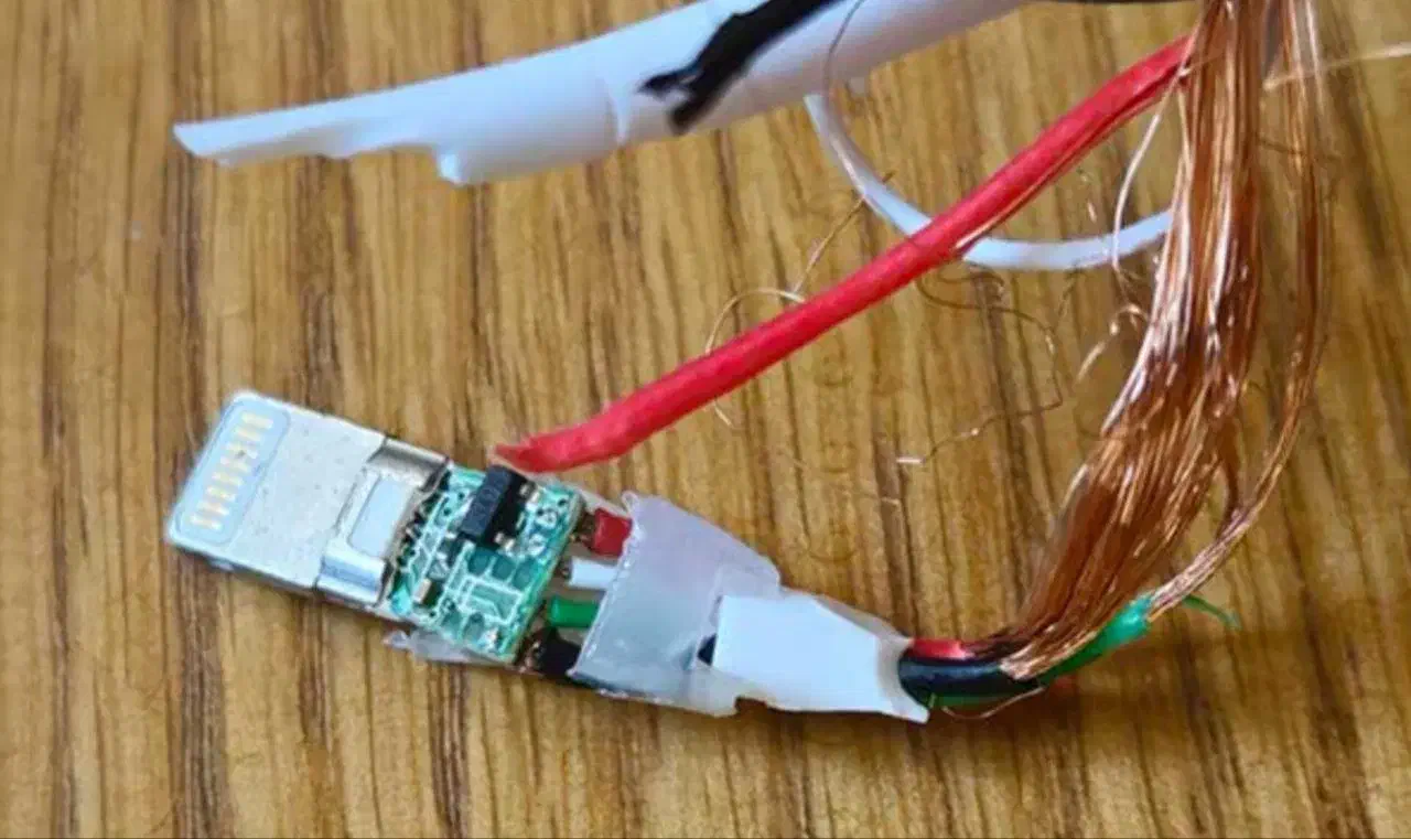 کابل شارژر آیفون UX238 آیفون ۲ ای سی|لوازم جانبی موبایل و تبلت|قم, حمام تالار|دیوار