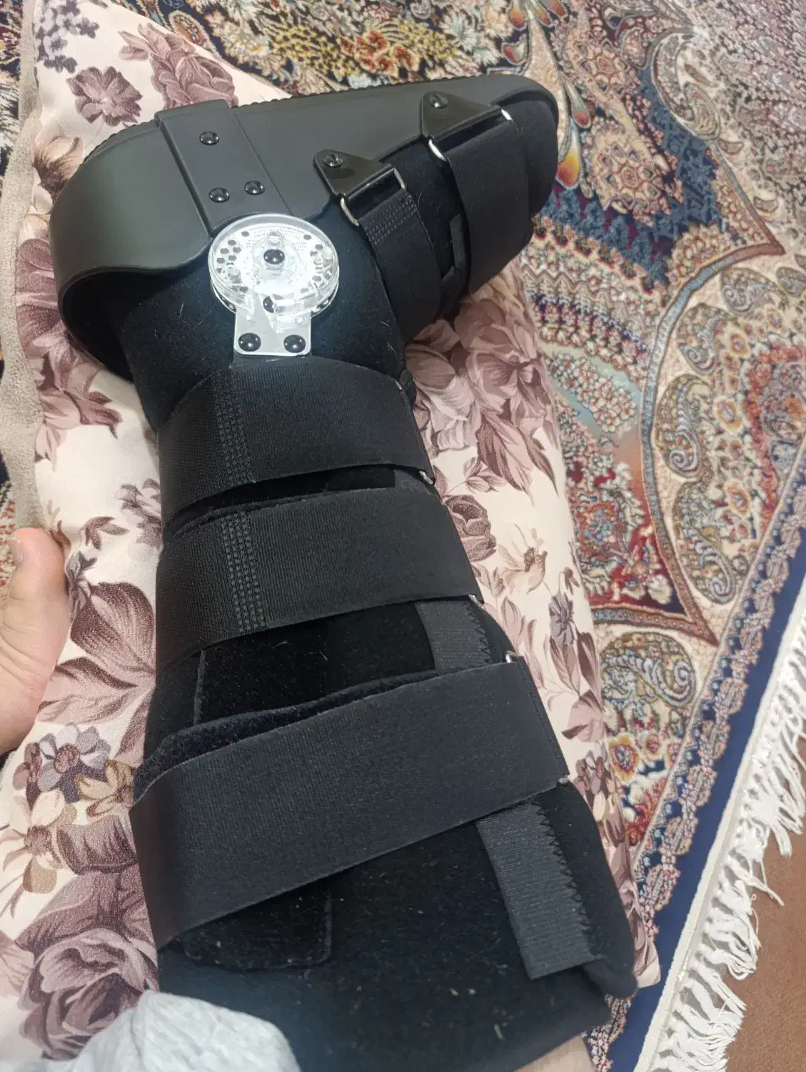 بوت پزشکی برای پای راست|کیف، کفش، کمربند|رباط‌کریم, الارد|دیوار