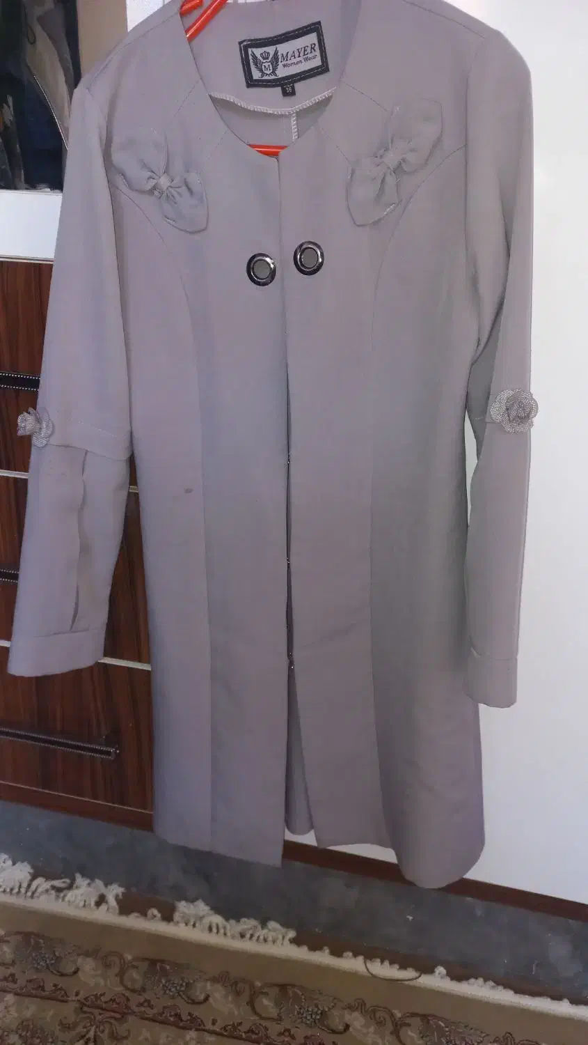 مقداری لباس و شال و روپوش و لباس گرم و کت شلوار|لباس|شاهینشهر, پارک بانک استان|دیوار