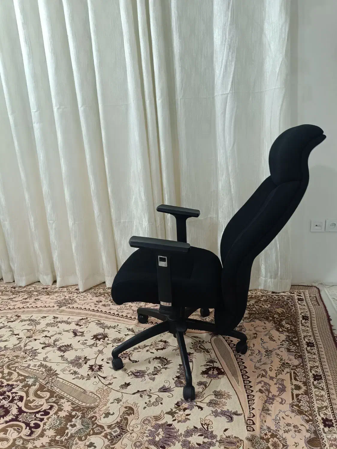 صندلی گردان|صندلی و نیمکت|نسیم‌شهر, |دیوار