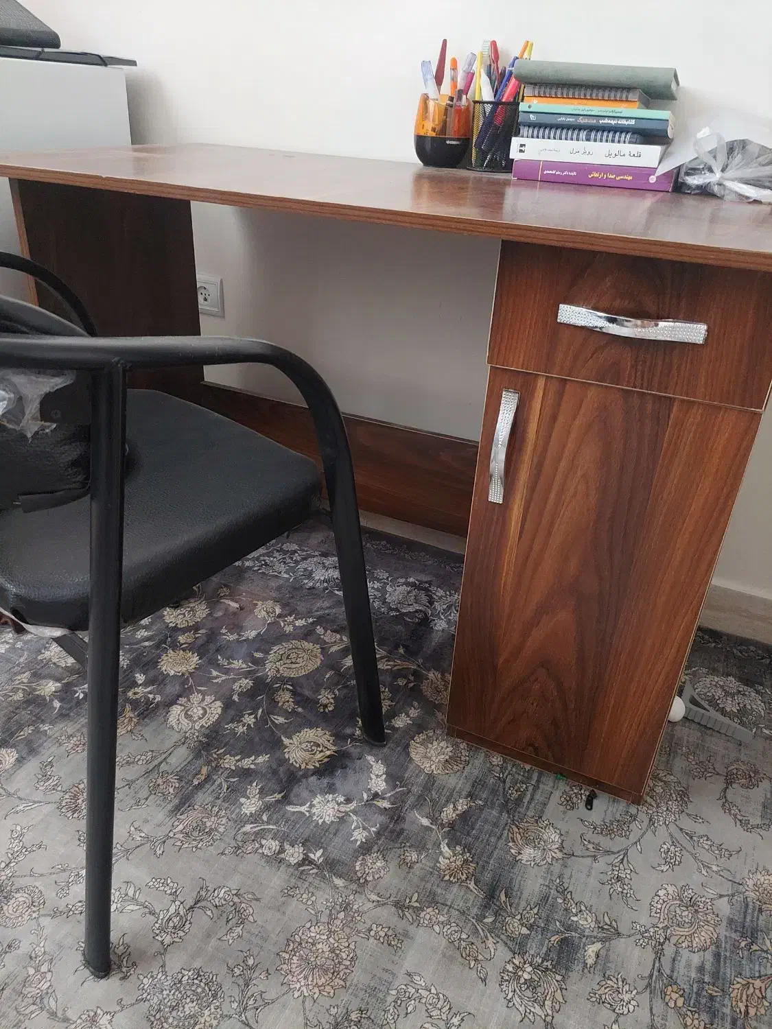 میزتحریر و صندلی|میز تحریر و کامپیوتر|کاشان, دانش|دیوار