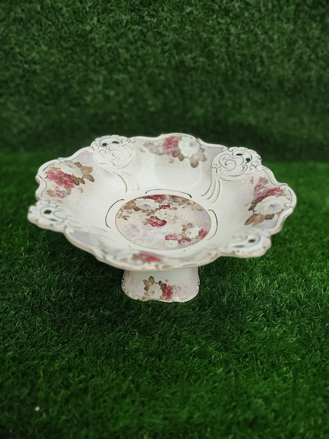 چینی گلبرجسته|ظروف سرو و پذیرایی|مشهد, عنصری|دیوار