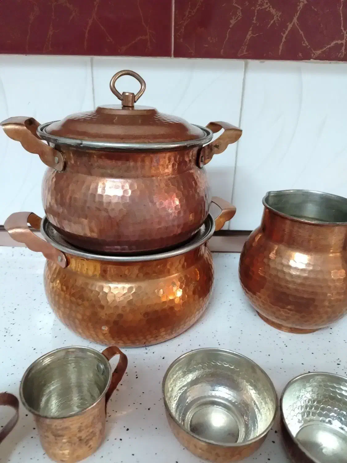 ظروف مسی. قابلمه مسی. پارچ. پیاله|ظروف پخت‌وپز|قم, چهل درخت‎|دیوار