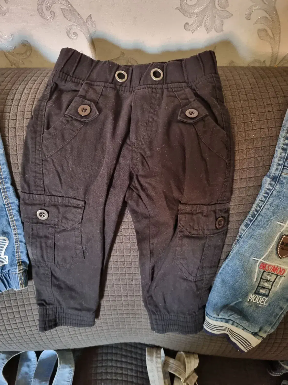 تعدای شلوار و بیلر سوت و کفش بچگانه|کفش و لباس بچه|شیراز, دلجو|دیوار