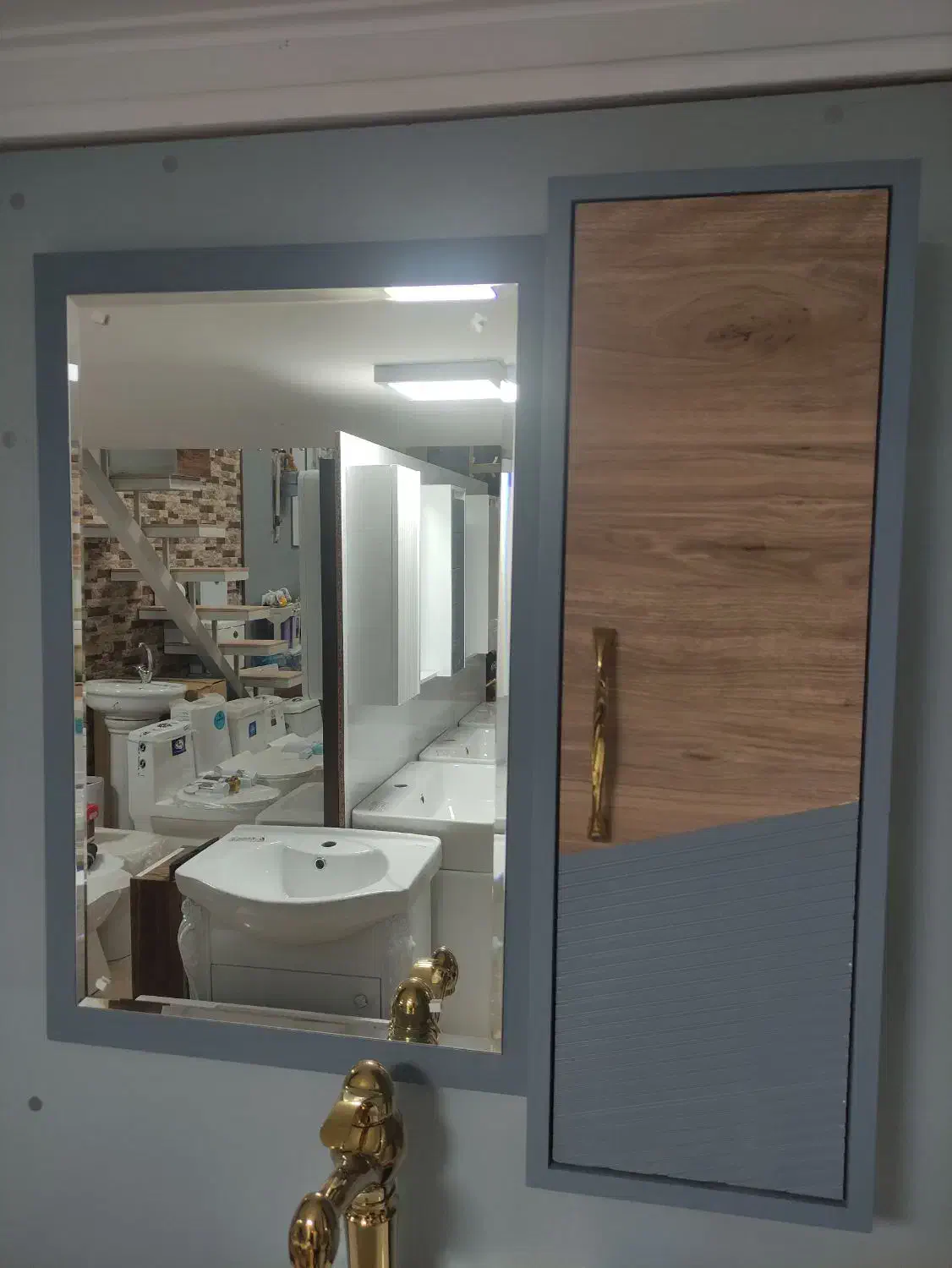 روشویی سفید کرکره با سنگ چینی کرد|لوازم سرویس بهداشتی|یزد, |دیوار