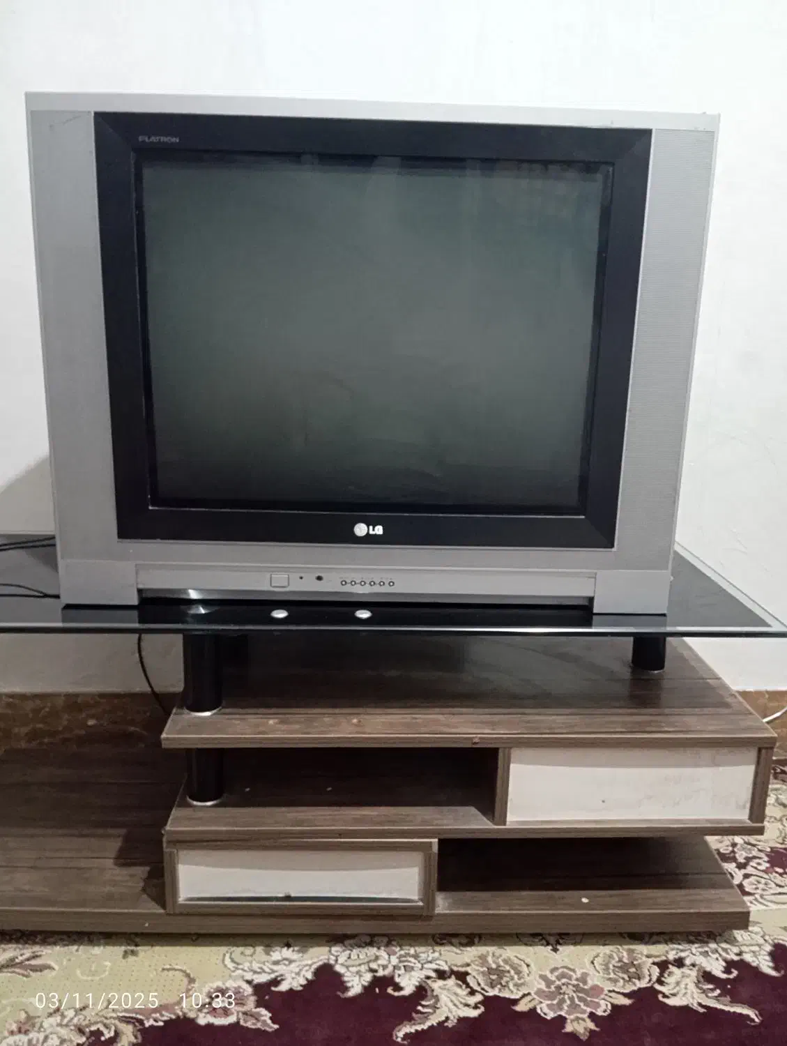 تلویزیون ۲۸اینچ LGو زیر تلویزیونی|تلویزیون و پروژکتور|کازرون, |دیوار