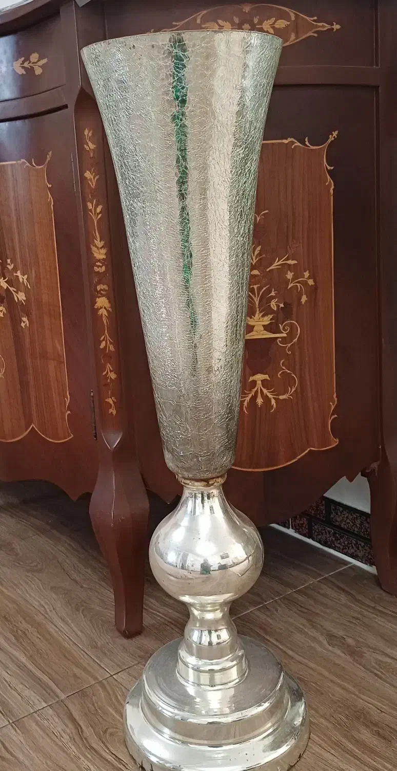 گلدان شیشه ای کنار سالنی|صنایع دستی و سایر لوازم تزئینی|میاندوآب, |دیوار