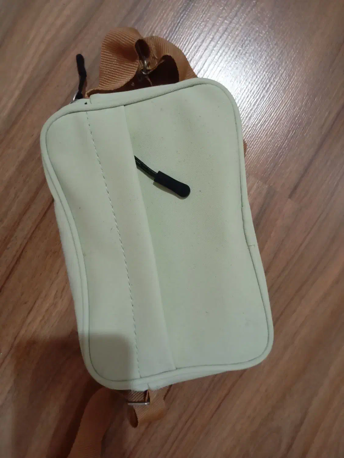 کیف و کفش|کیف، کفش، کمربند|رشت, شهریاران|دیوار