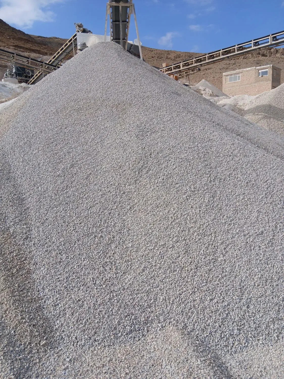 فروش ماسه بادامی نخودی سنگ بیس|مصالح و تجهیزات ساختمان|قلقل رود, |دیوار