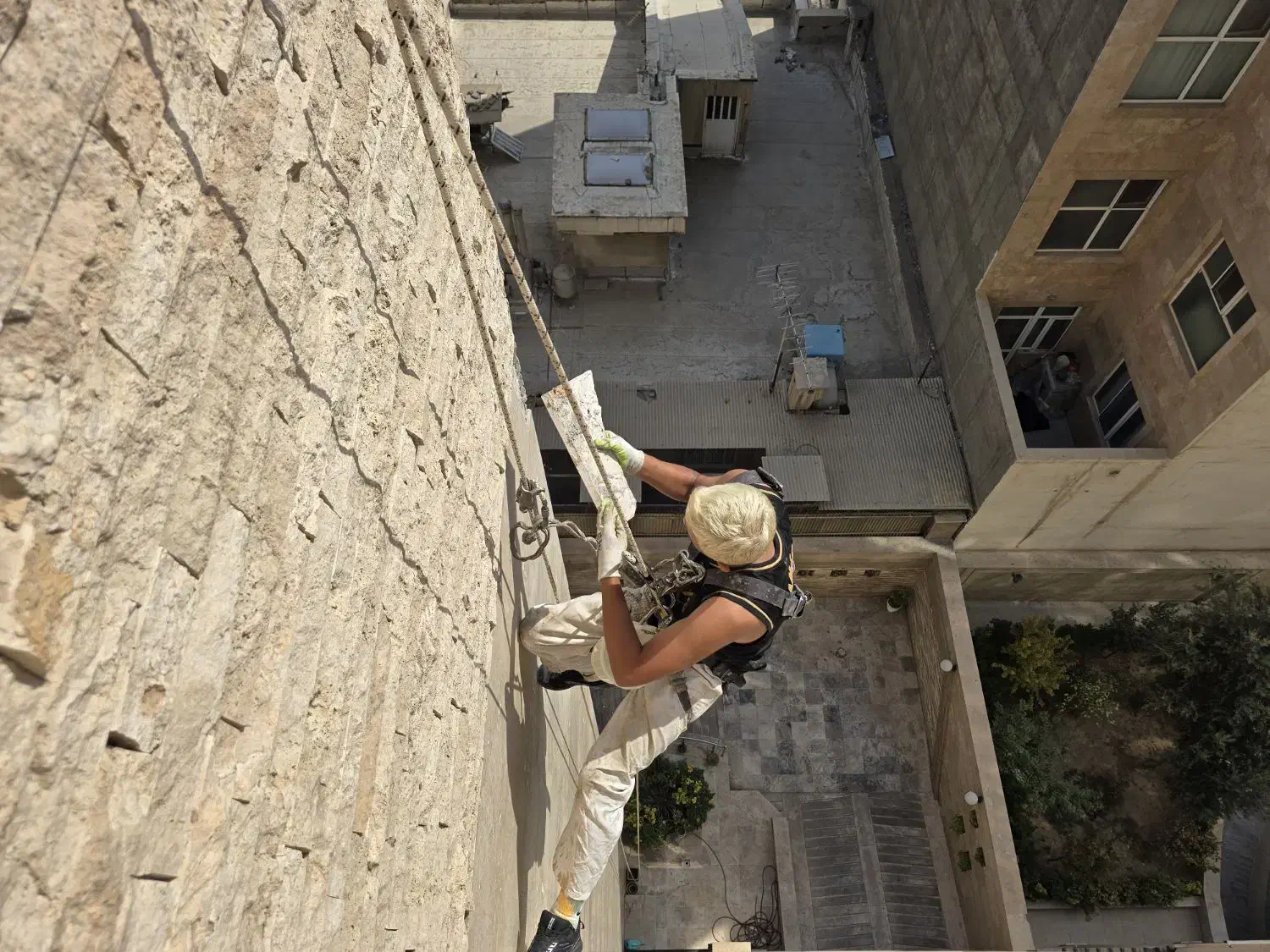 پیچ و رولپلاک نماشویی عایق ابندی پشت بام راپل نما|خدمات پیشه و مهارت|چالوس, |دیوار