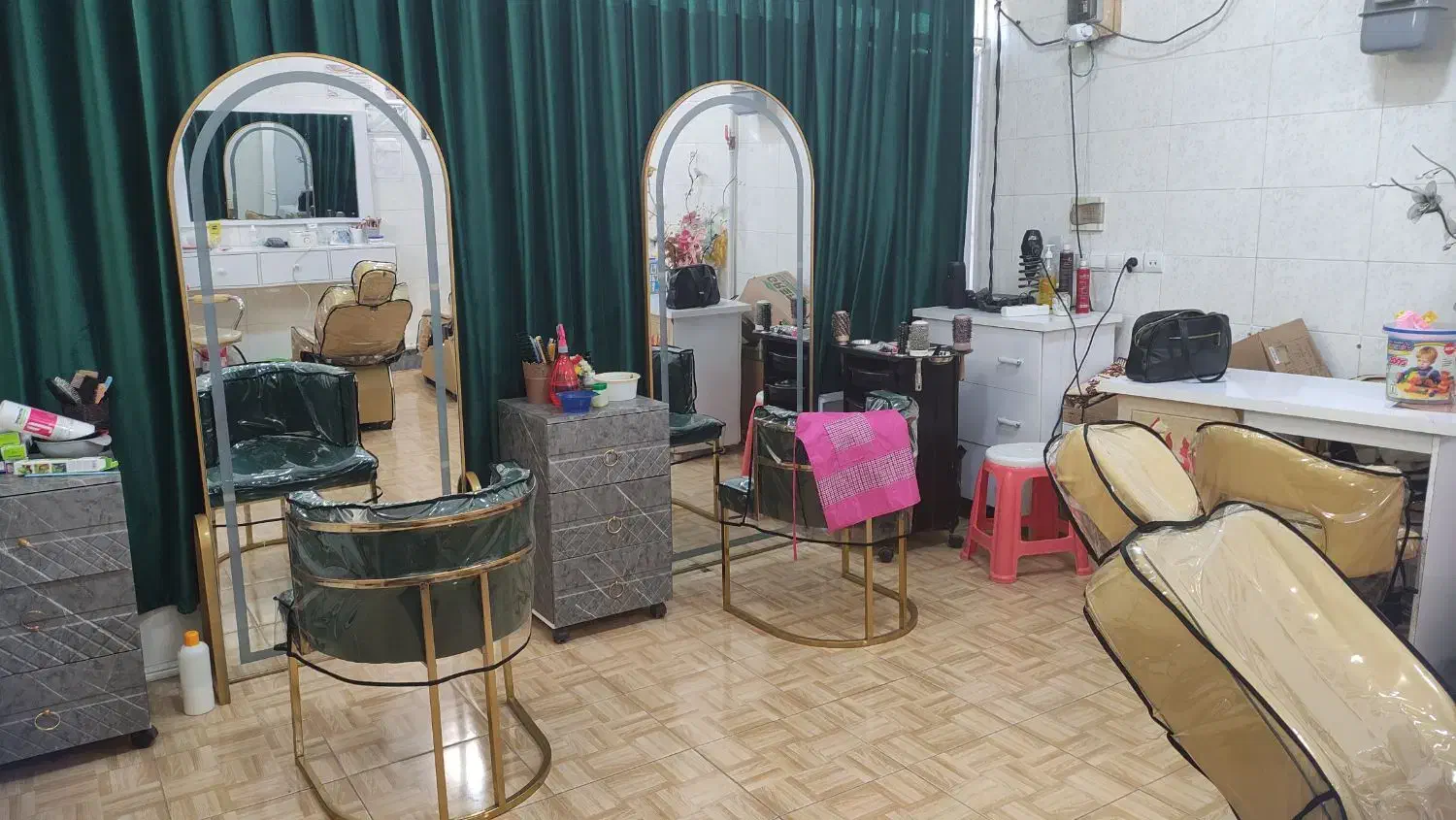 لوازم آرایشی|آرایشگاه و سالنهای زیبایی|مرند, |دیوار