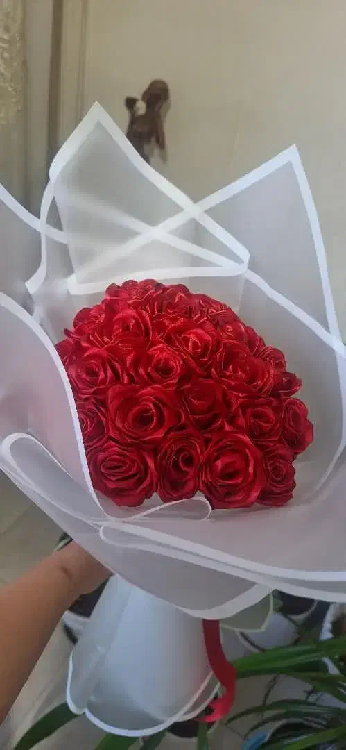 دسته گل قرمز|گل مصنوعی|ابریشم, |دیوار