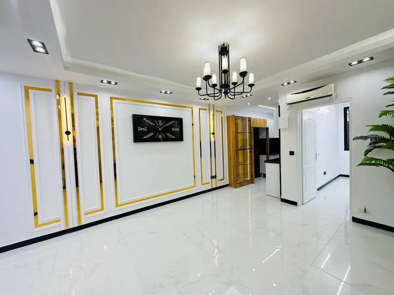 ۴۵ متر(۱۵ متر حیاط خلوت/پارکینگ سندی)تراورتن|فروش آپارتمان|تهران, شهر زیبا|دیوار